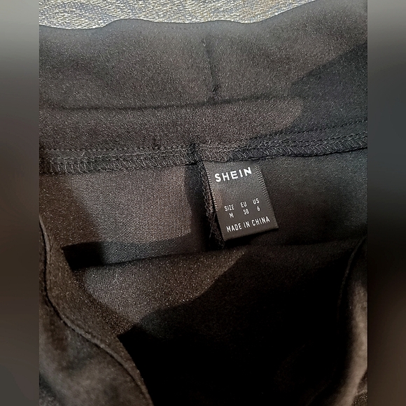 Black Skort (Skirt with shorts) - Picture 4 of 7